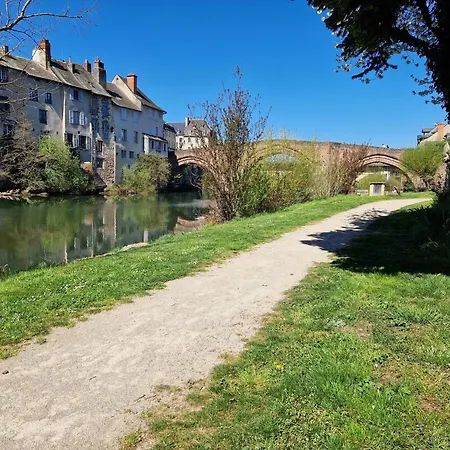 Au Ptit Bonheur Du Lot, Centre-ville, Calme, Vue, Jardin Apartment Espalion