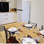 Apartment Au Ptit Bonheur Du Lot, Centre-ville, Calme, Vue, Jardin Espalion